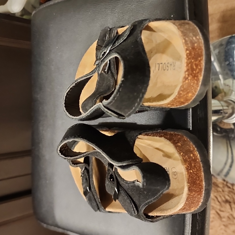 Sandals - Picture 4 of 4